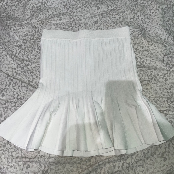 High waisted pleated skirt - Picture 1 of 2